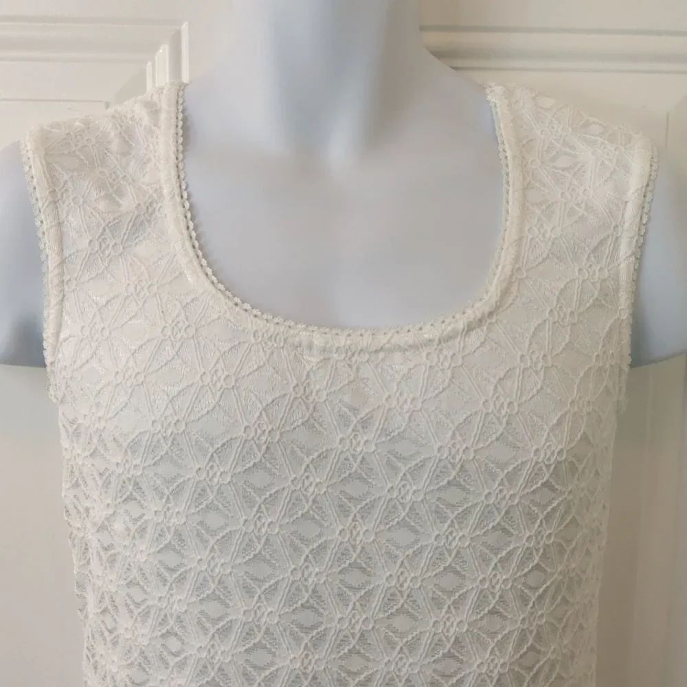 Wrapper White lace fully lined tank top - Picture 2 of 8